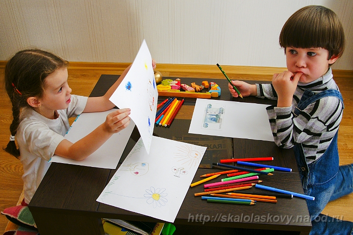 literatura_06.jpg - И.Ильф Е.Петров "12 стульев":  Я давно хотел вас спросить, как художник художника: вы рисовать умеете?   