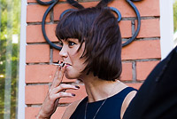 Курящая женщина - кончает раком!