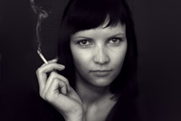 Курящая женщина - кончает раком!